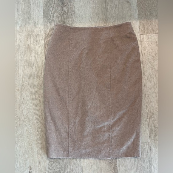 MaxMara 'Sargano' Camel Hair Pencil Skirt Size 6. Worn once like brand new. - Picture 3 of 9